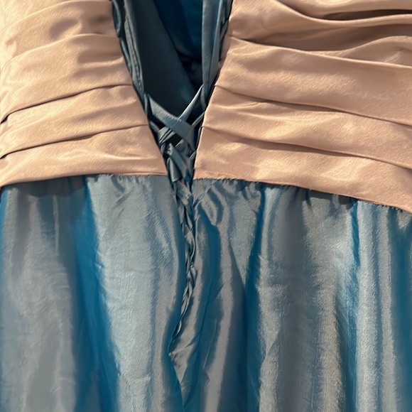 Beautiful Shimmery Blue formal gown with large bow accent - Picture 3 of 7